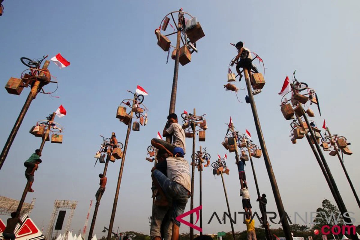 panjat pinang panjat pinang
