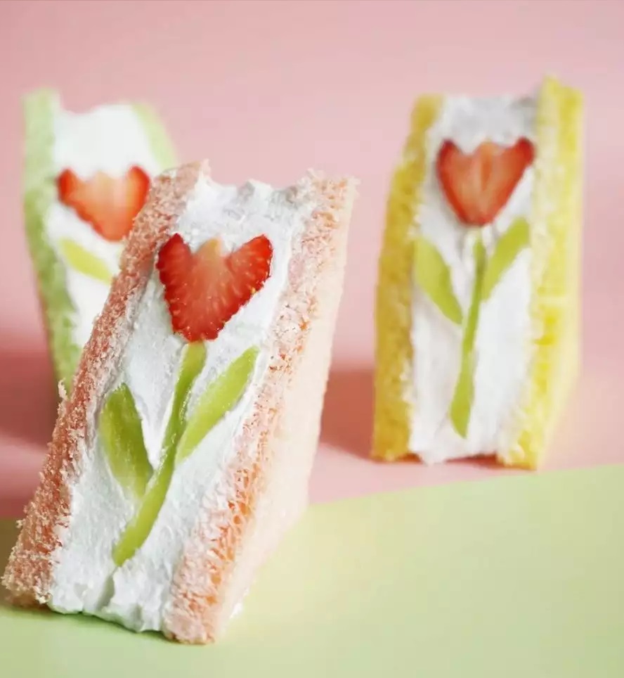 olahan roti tawar : Strawberry sandwich